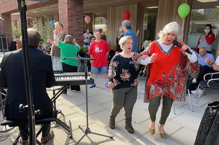 Opening woningen Duinrand met Willeke Alberti