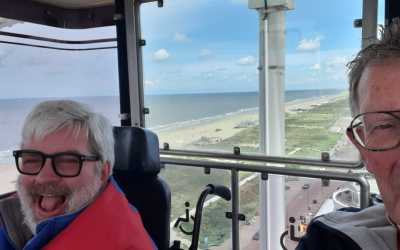 Bewoners Zeehos genieten in reuzenrad Noordwijk